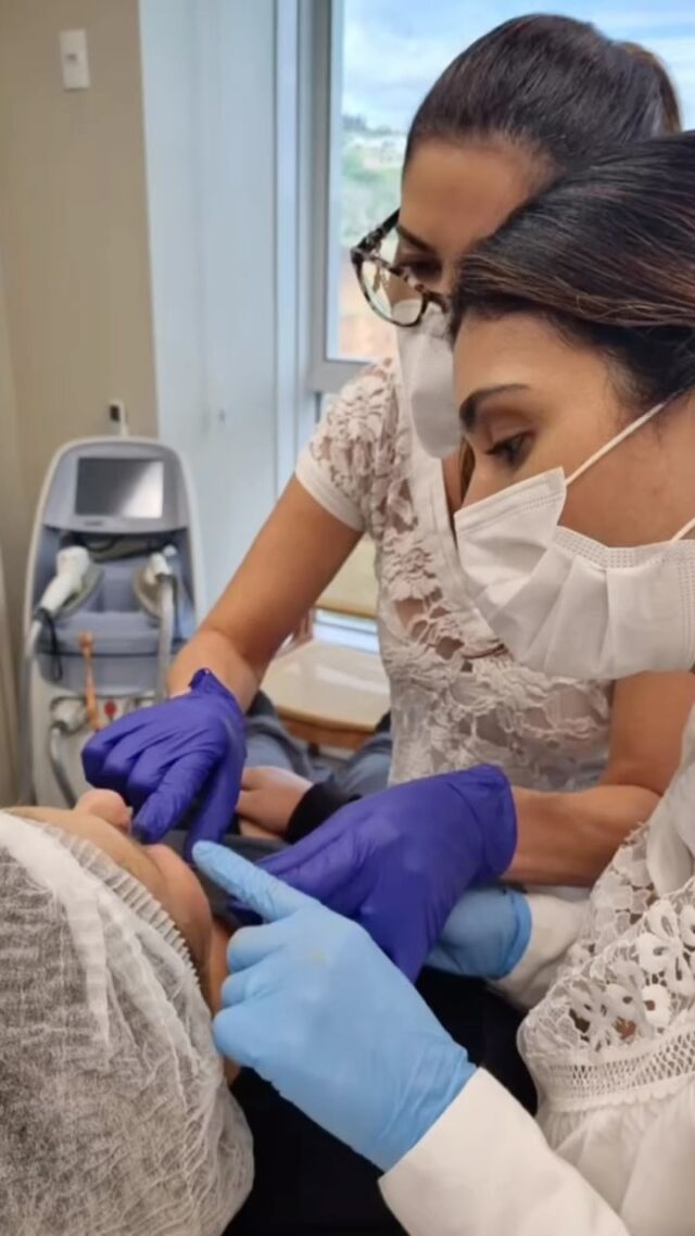 Workshop prático, individual e personalizado sobre técnicas avançadas de toxina, preenchimento e bioestimuladores de colágeno para essa médica querida! Uma manhã muito produtiva, e com direito a um embelezamento no final! Obrigada pela confiança de sempre!!!